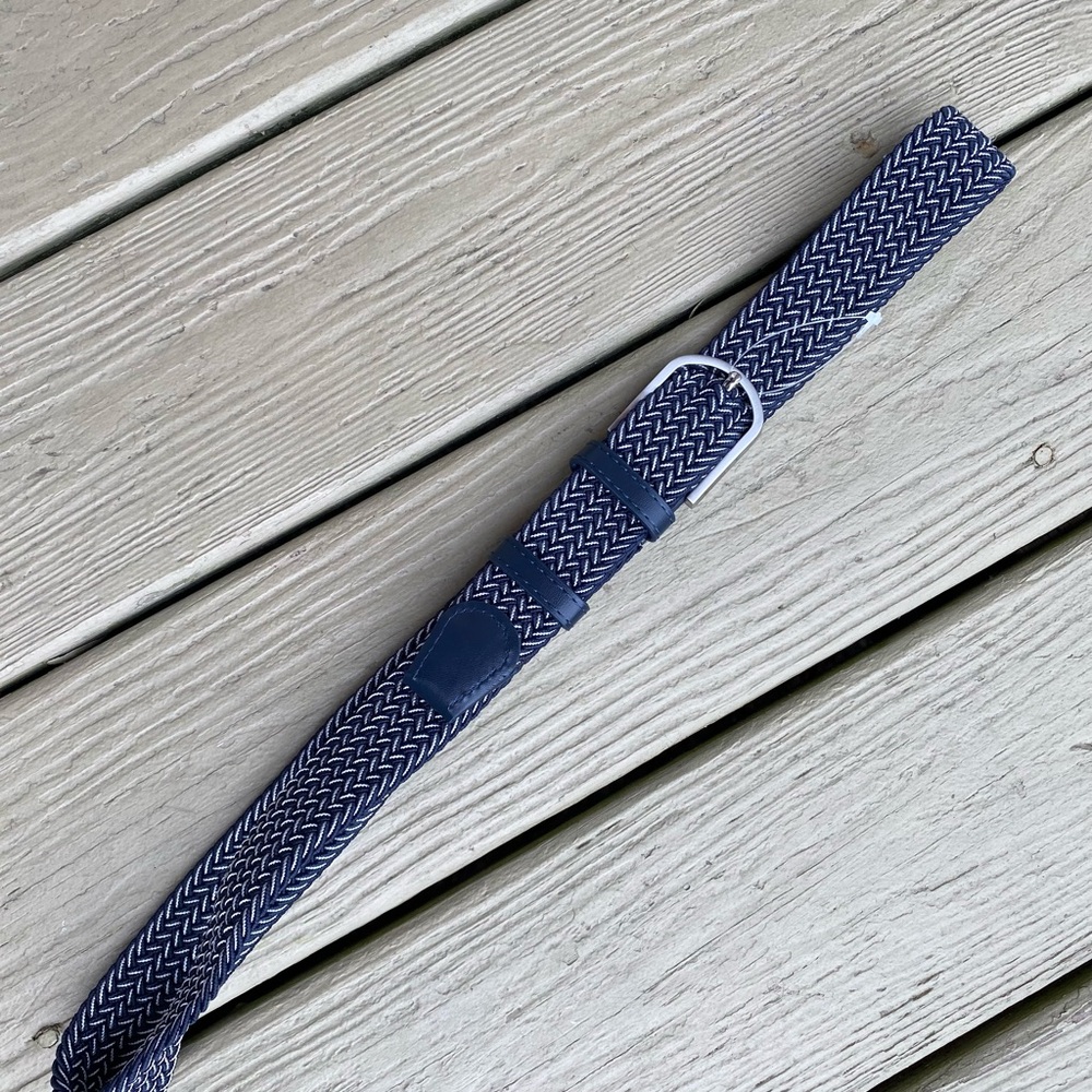 NWOT Gray & light gray stretch braided 1.5”W belt, Size: M fits up to 38…